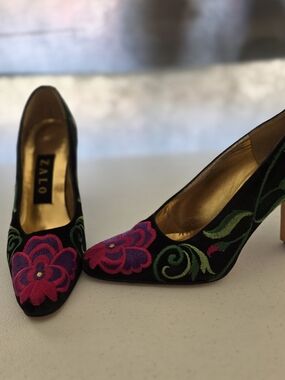 ZALO Black Suede Floral Embroidered Pumps Heels Made In Spain 5.5